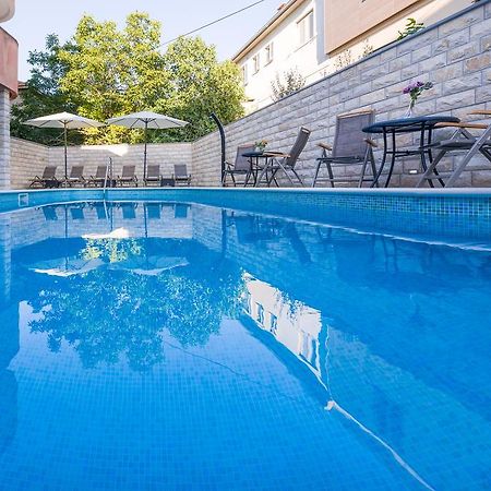 Apartments Zuvela Спліт Екстер'єр фото