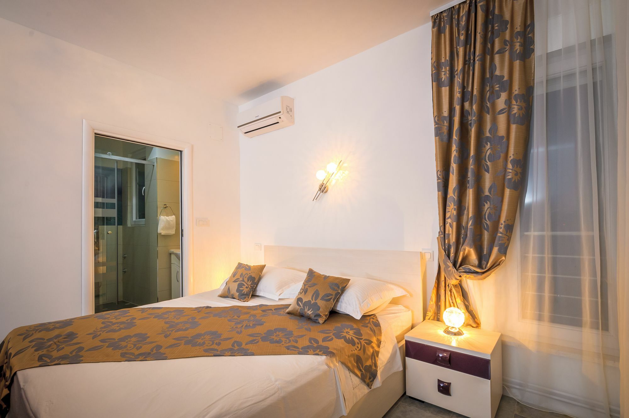 Apartments Zuvela Спліт Екстер'єр фото