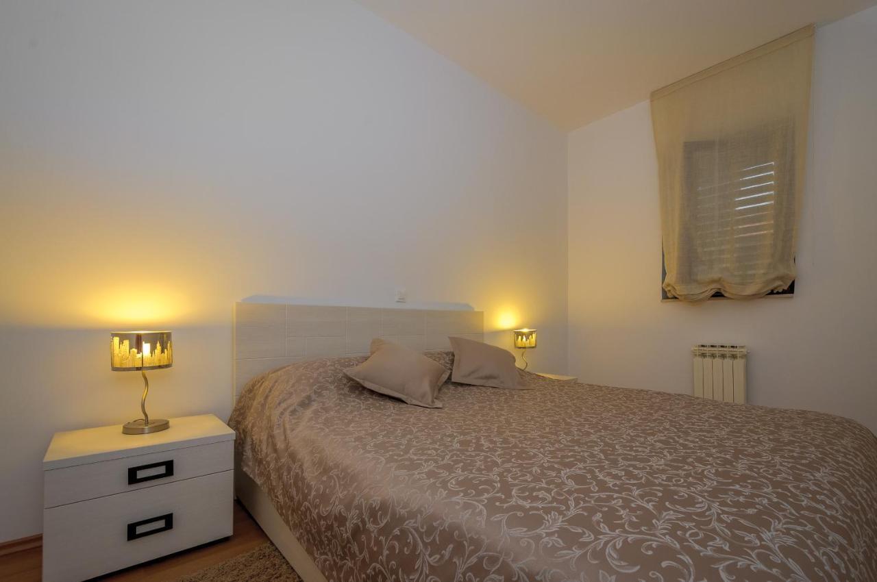 Apartments Zuvela Спліт Екстер'єр фото